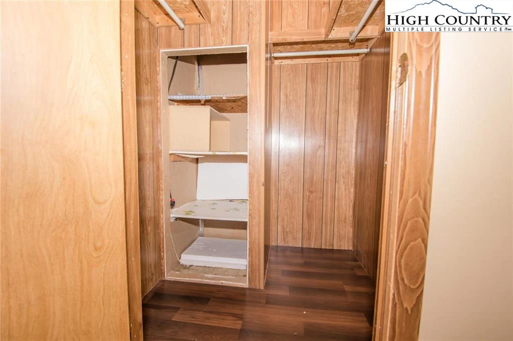 Image number 2 for the current listing