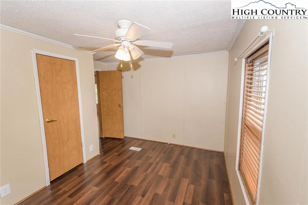 Image number 12 for the current listing
