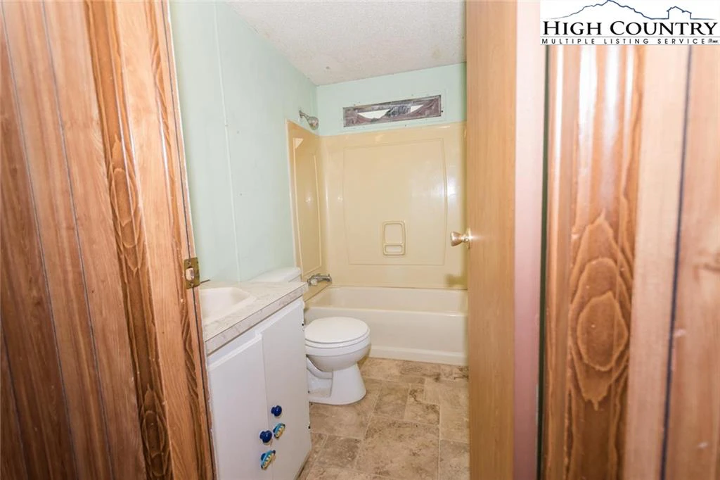 Image number 14 for the current listing