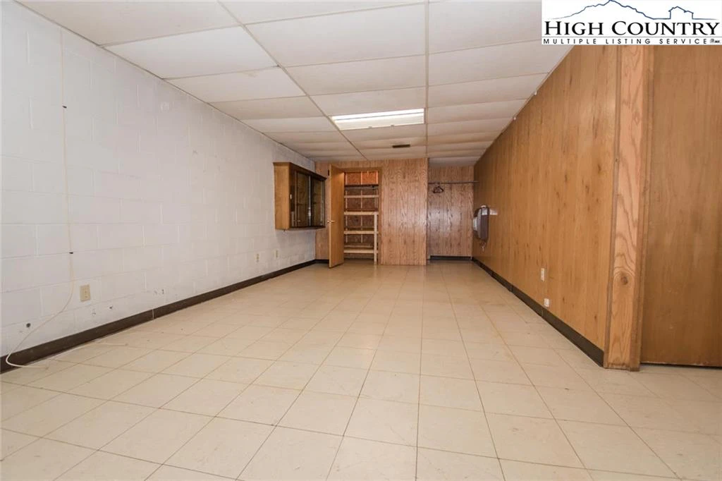 Image number 16 for the current listing