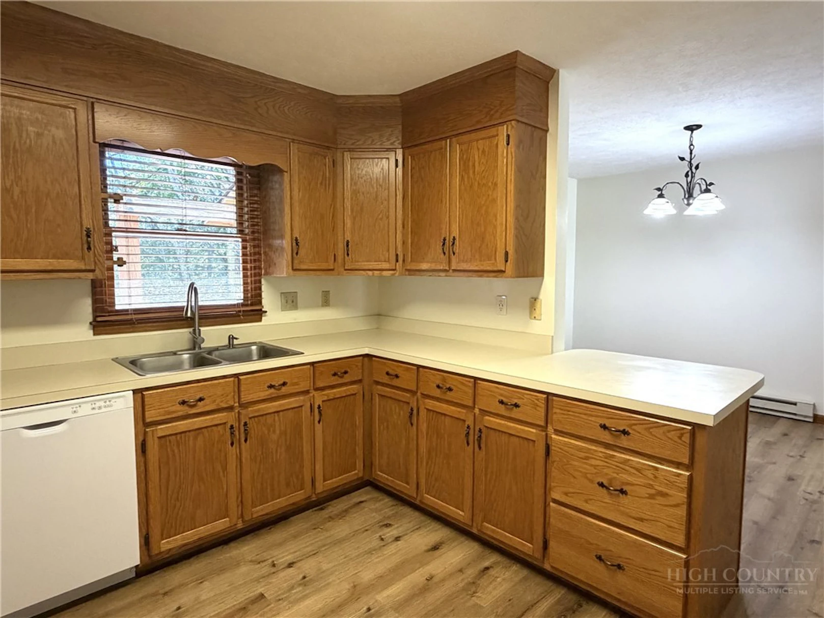 Image number 13 for the current listing