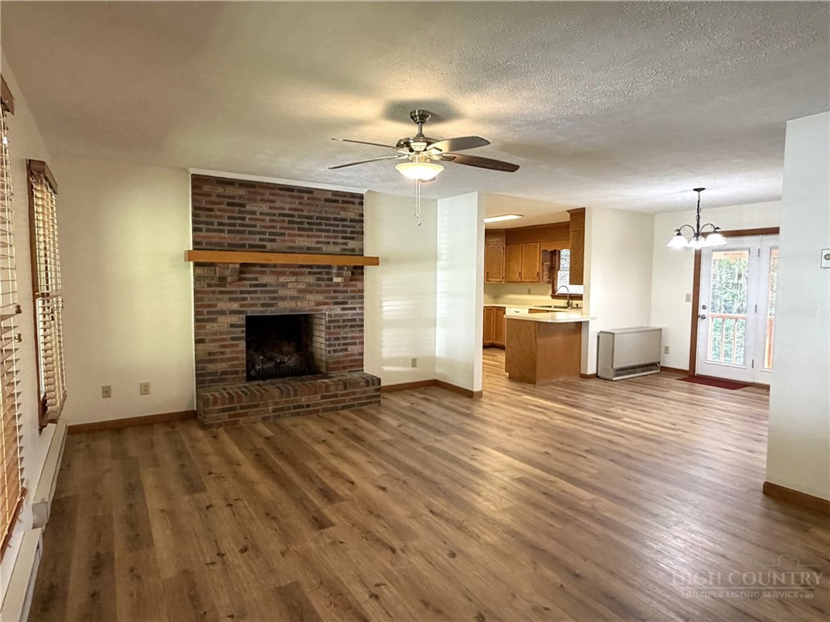 Image number 11 for the current listing