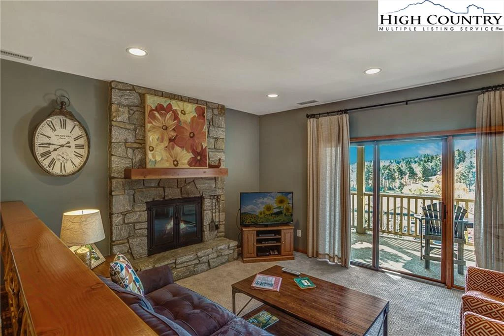 Image number 1 for the current listing