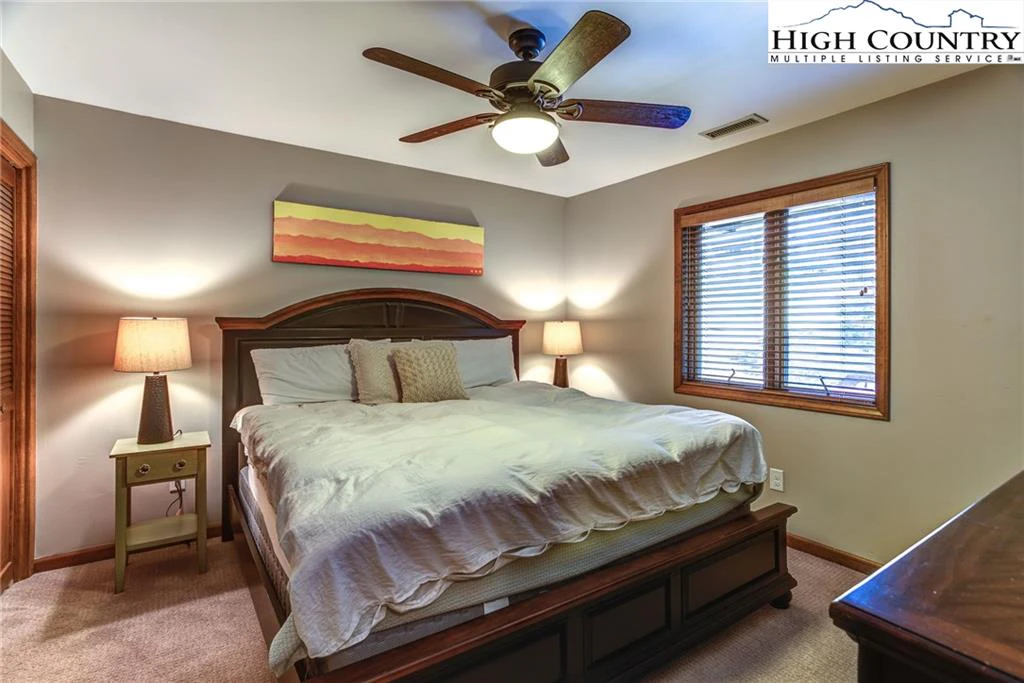 Image number 15 for the current listing