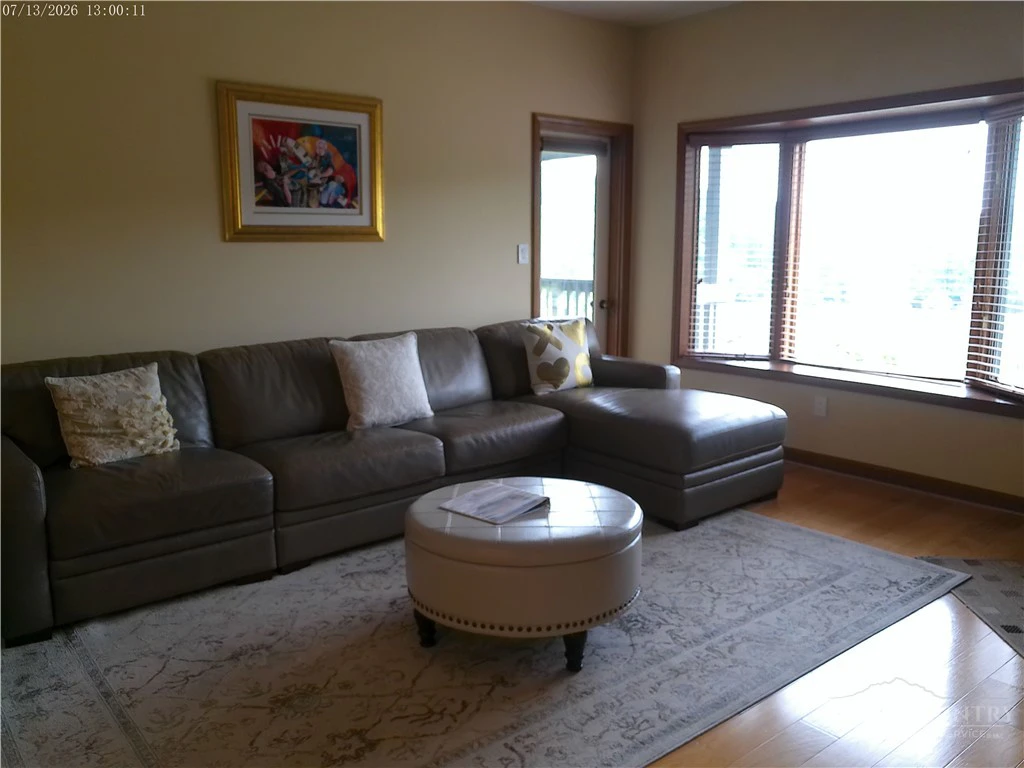 Image number 6 for the current listing