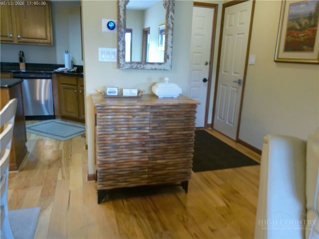Image number 7 for the current listing