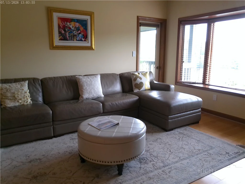Image number 8 for the current listing