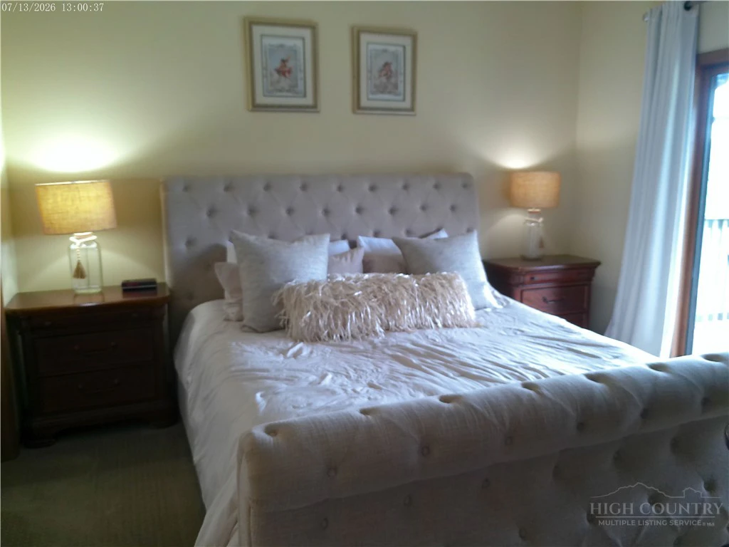 Image number 14 for the current listing