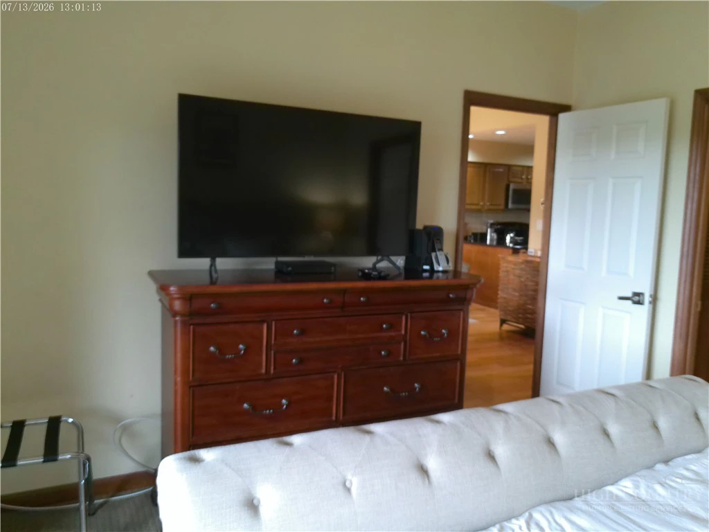 Image number 17 for the current listing