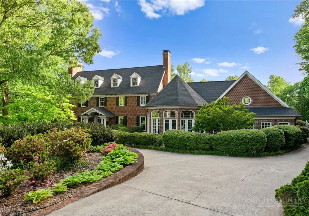 Image number 1 for the current listing