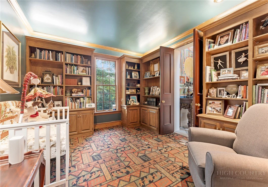 Image number 4 for the current listing