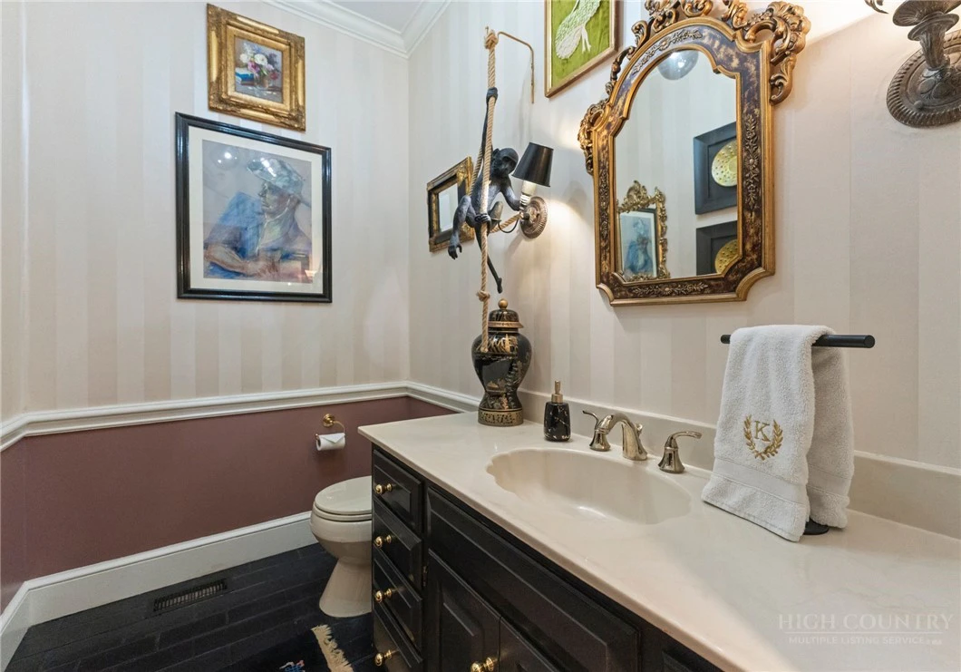 Image number 5 for the current listing