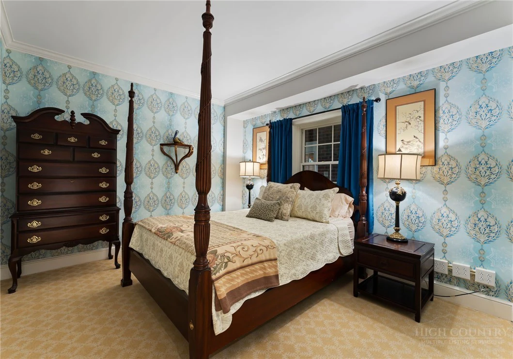Image number 7 for the current listing