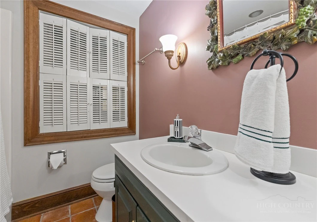 Image number 8 for the current listing