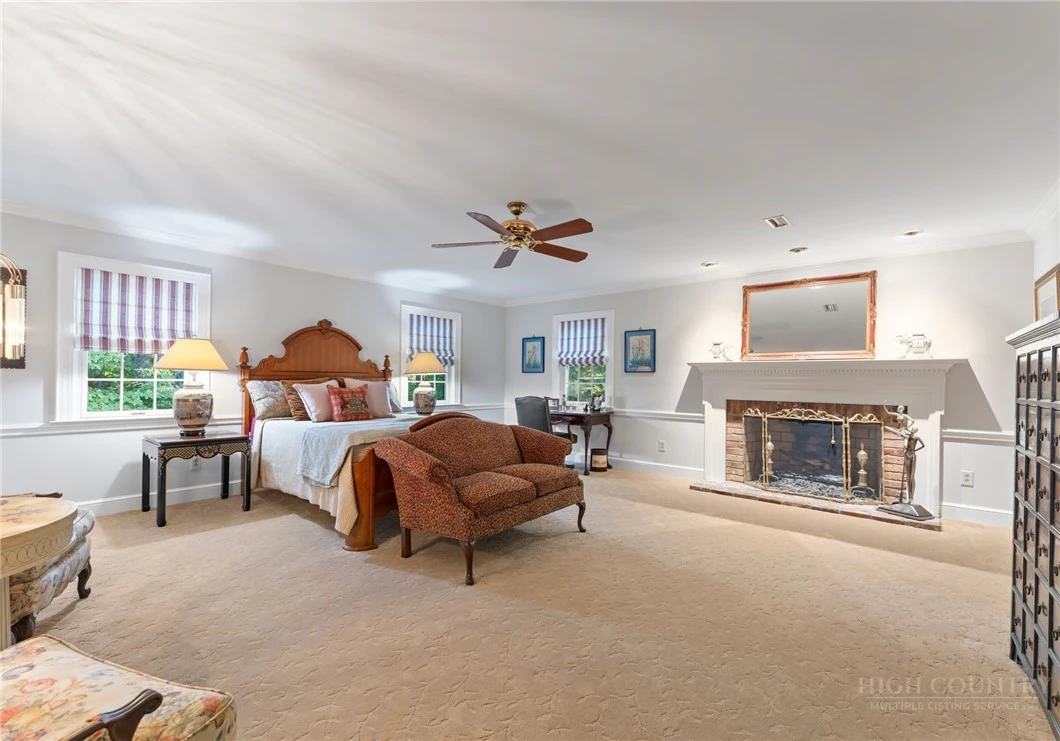 Image number 9 for the current listing