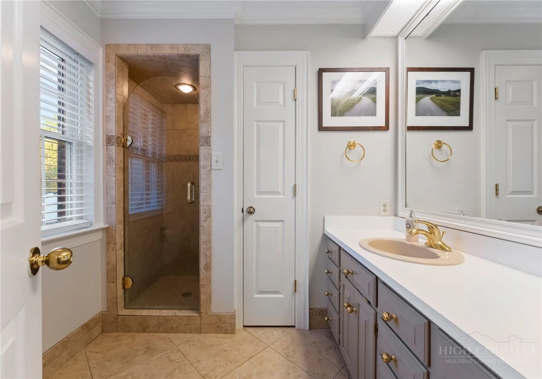 Image number 11 for the current listing