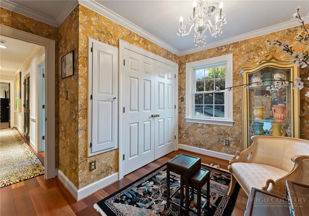 Image number 13 for the current listing