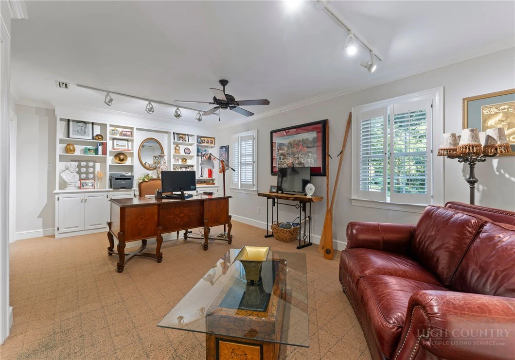 Image number 2 for the current listing