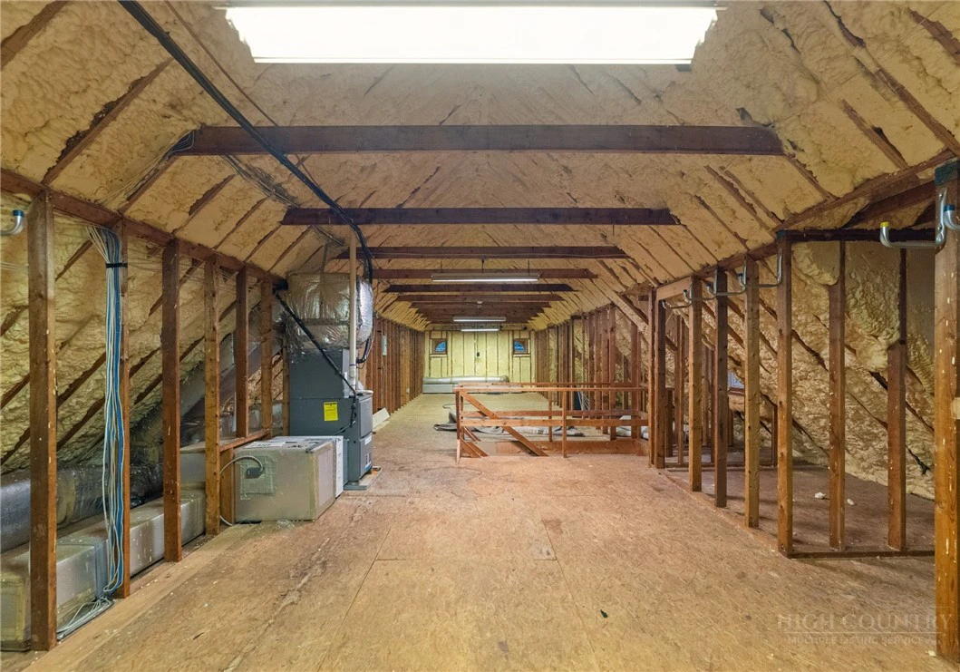 Image number 18 for the current listing