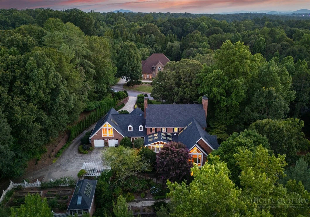 Image number 19 for the current listing