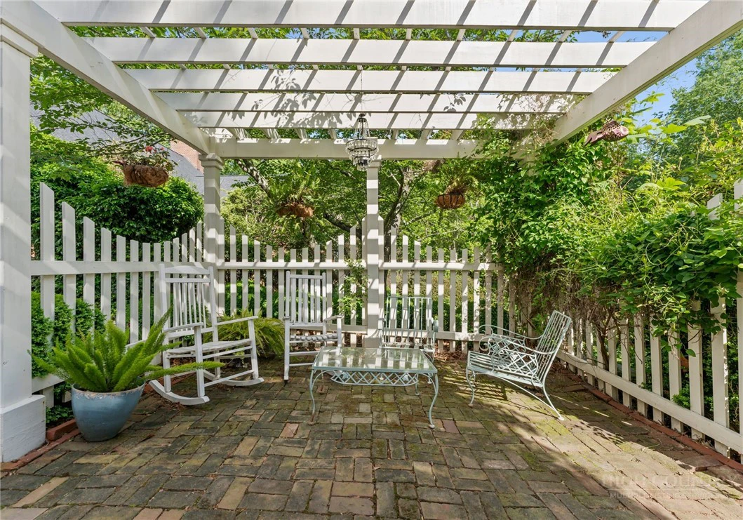 Image number 20 for the current listing