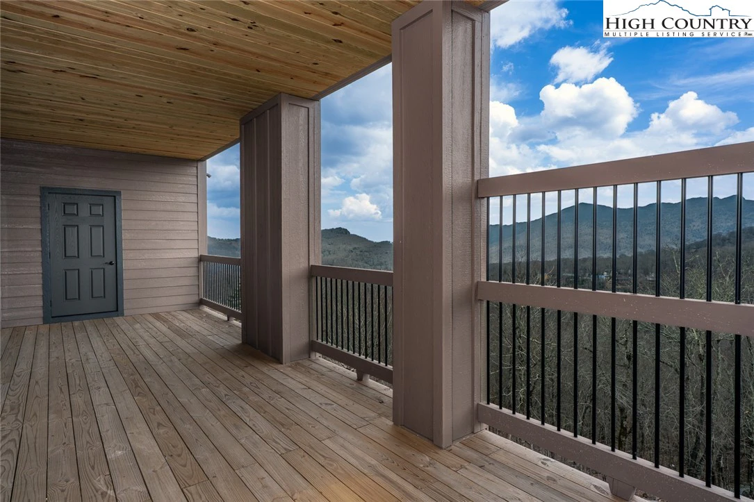 Image number 9 for the current listing