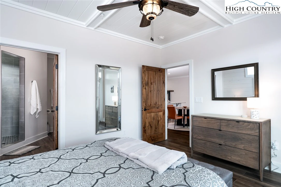 Image number 2 for the current listing