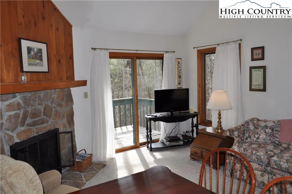 Image number 14 for the current listing
