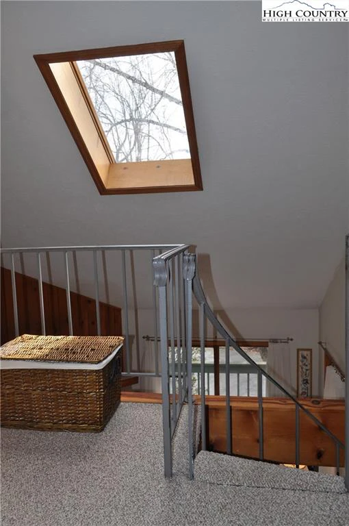Image number 11 for the current listing