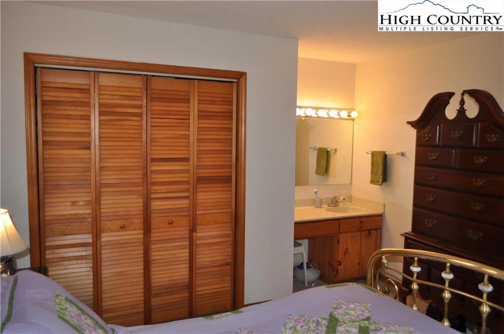 Image number 9 for the current listing