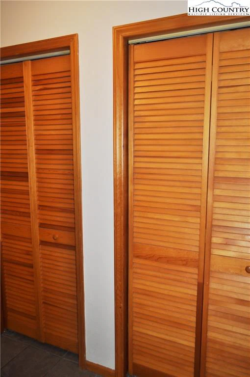 Image number 5 for the current listing