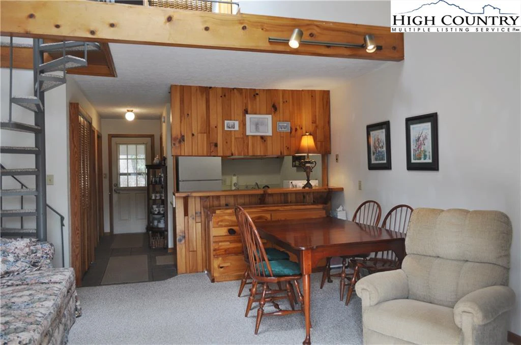 Image number 20 for the current listing