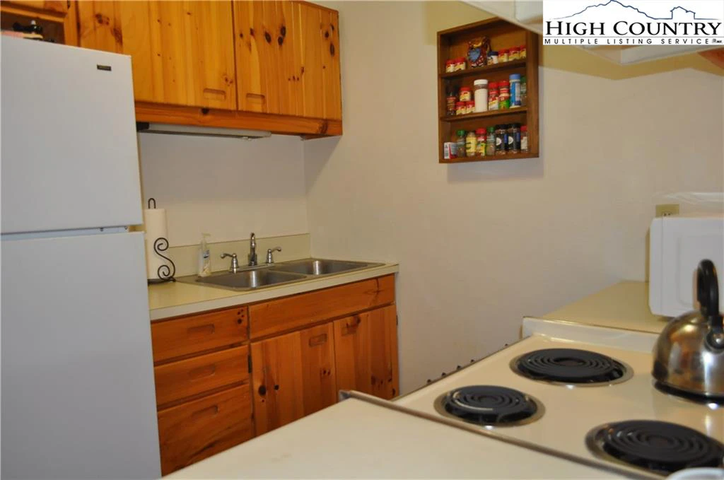 Image number 17 for the current listing