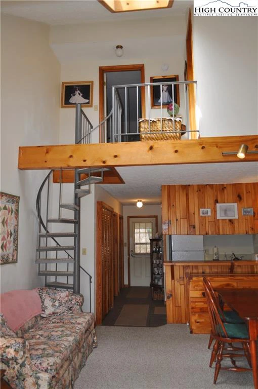 Image number 15 for the current listing