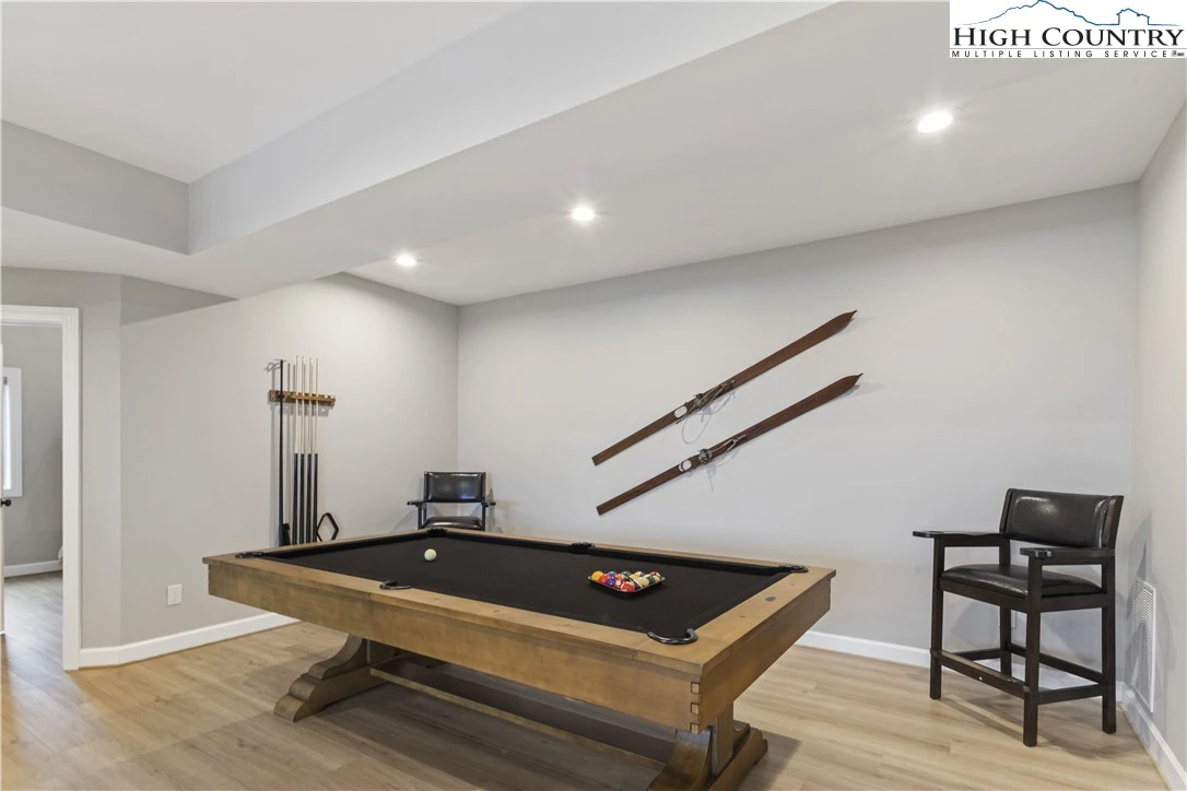 Image number 6 for the current listing