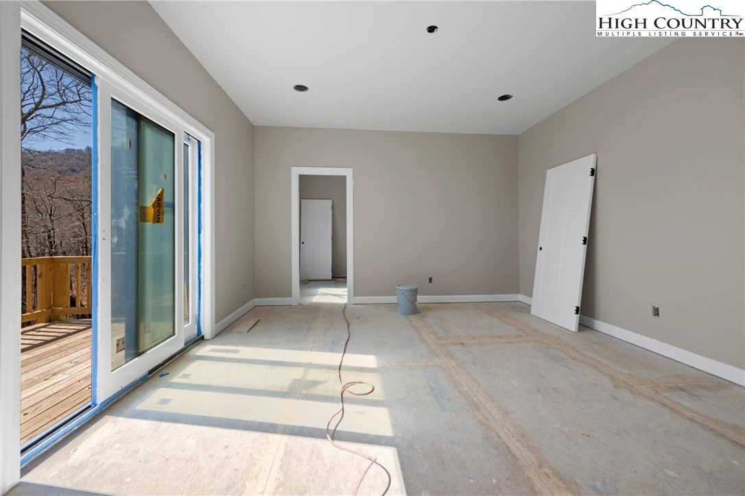 Image number 18 for the current listing