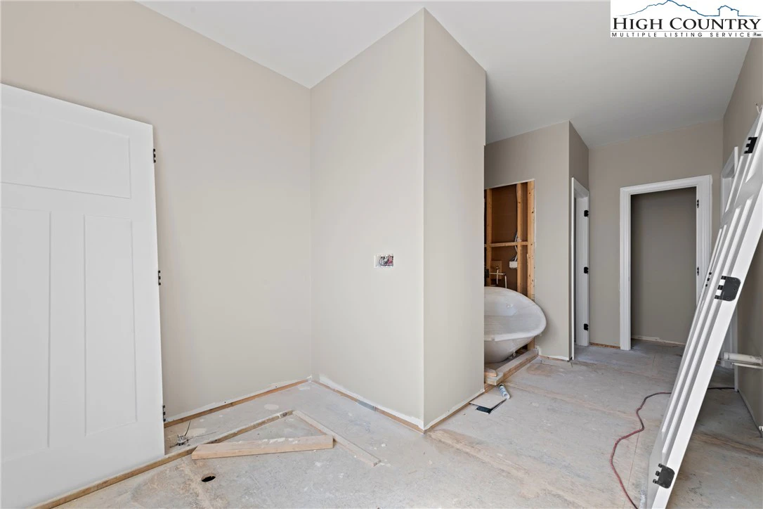 Image number 11 for the current listing