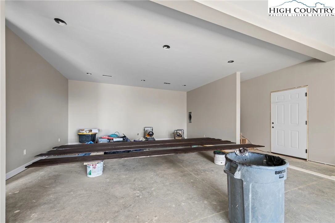 Image number 2 for the current listing