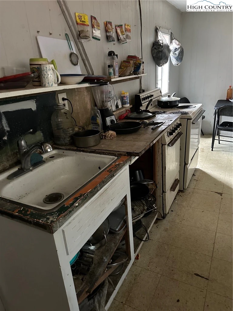 Image number 17 for the current listing