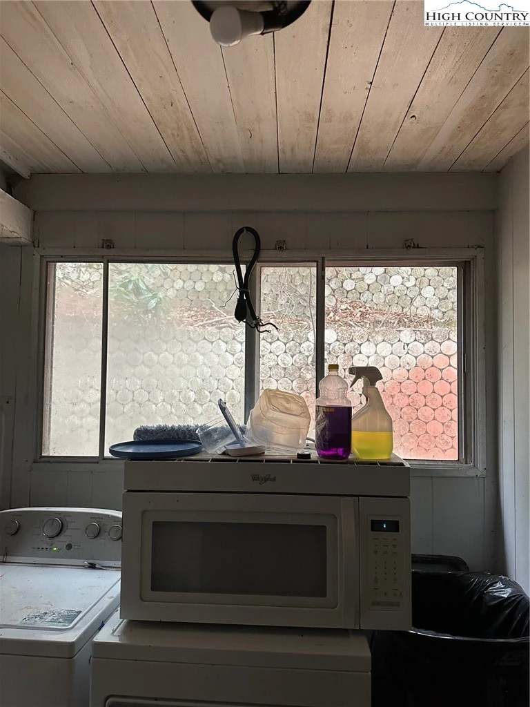 Image number 15 for the current listing