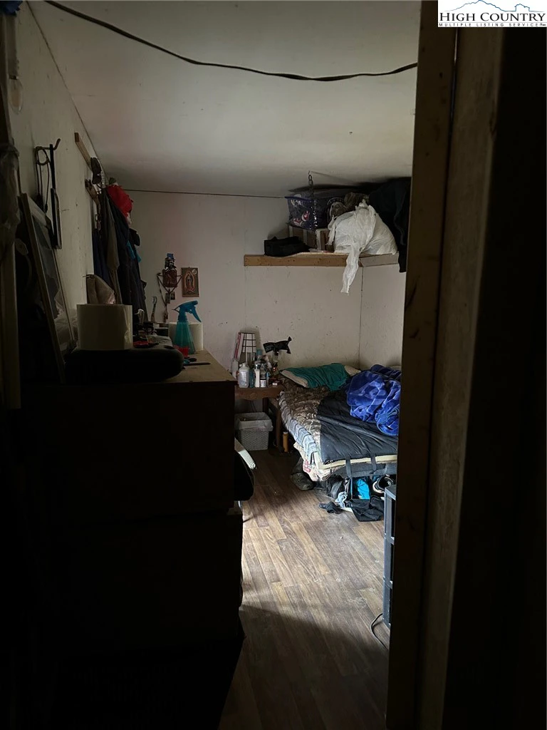 Image number 11 for the current listing