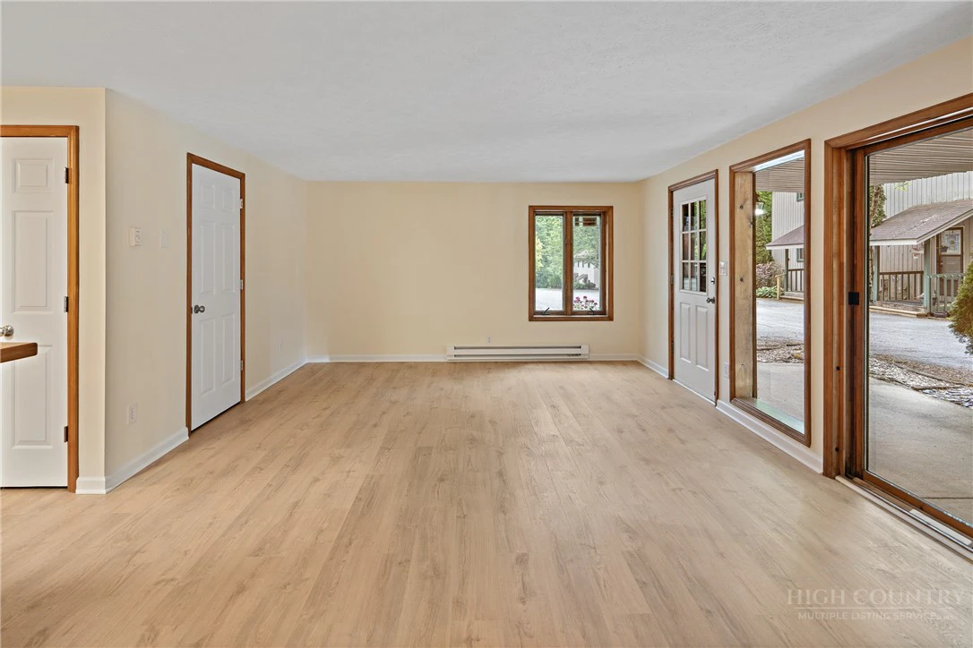 Image number 5 for the current listing
