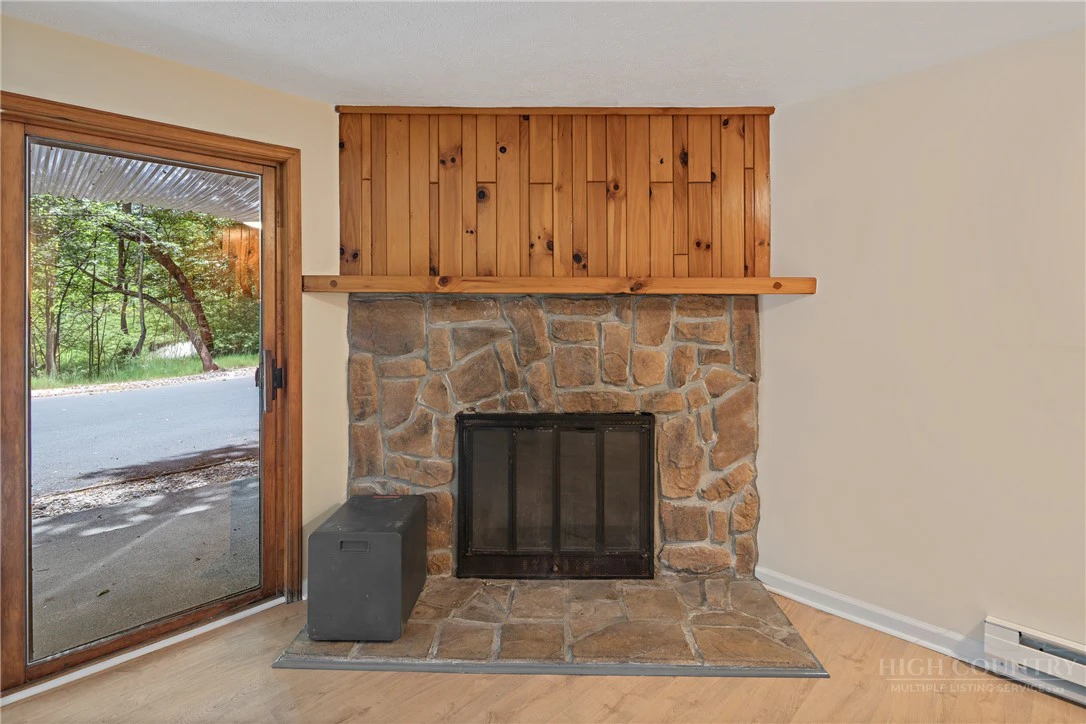 Image number 7 for the current listing