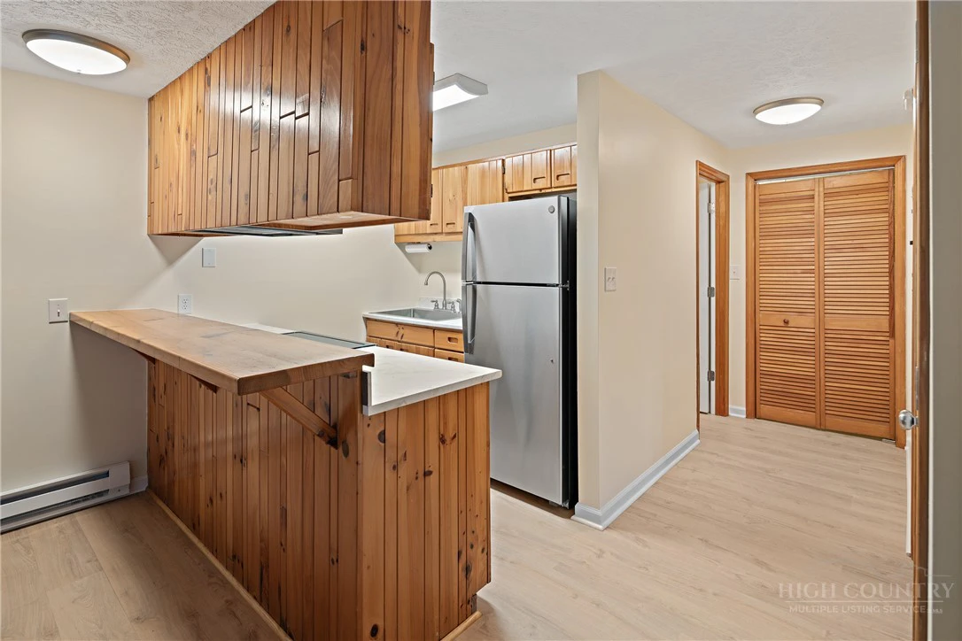 Image number 9 for the current listing
