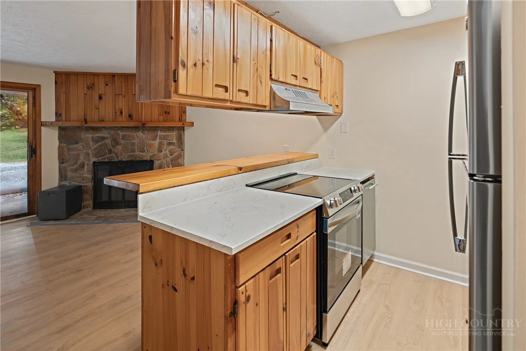 Image number 10 for the current listing