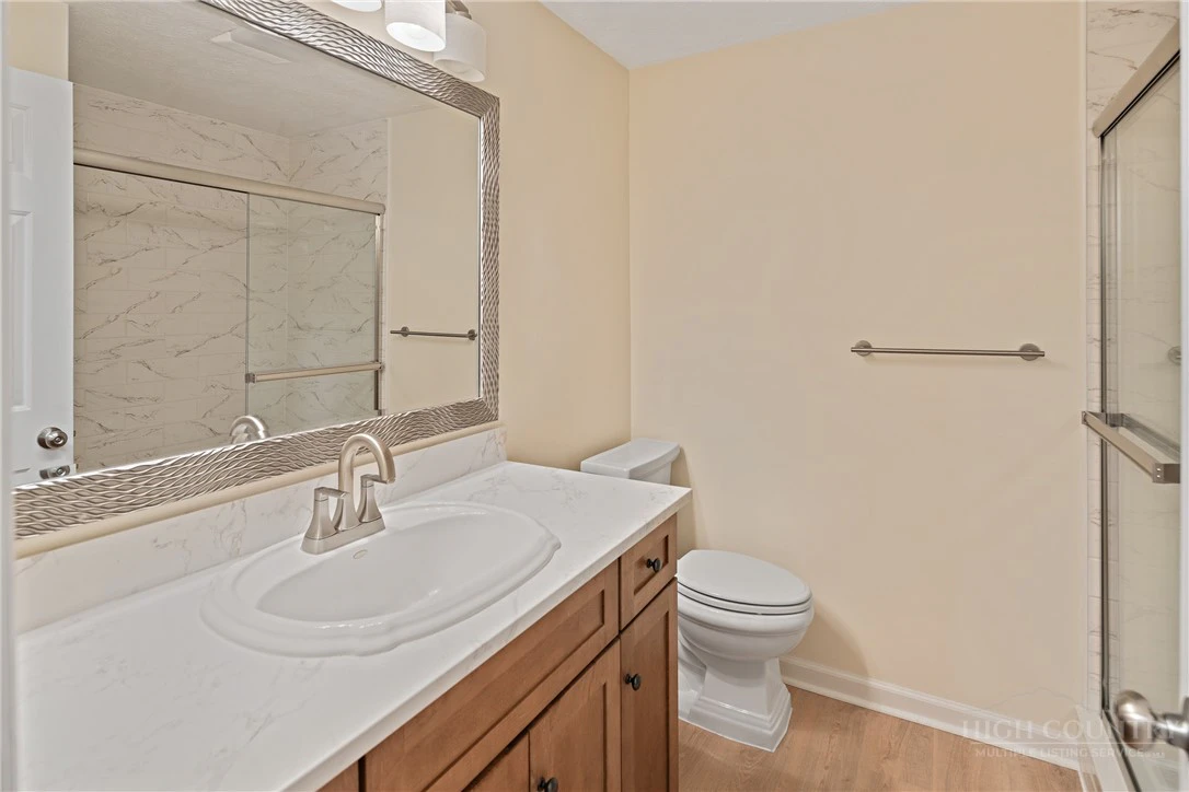 Image number 12 for the current listing