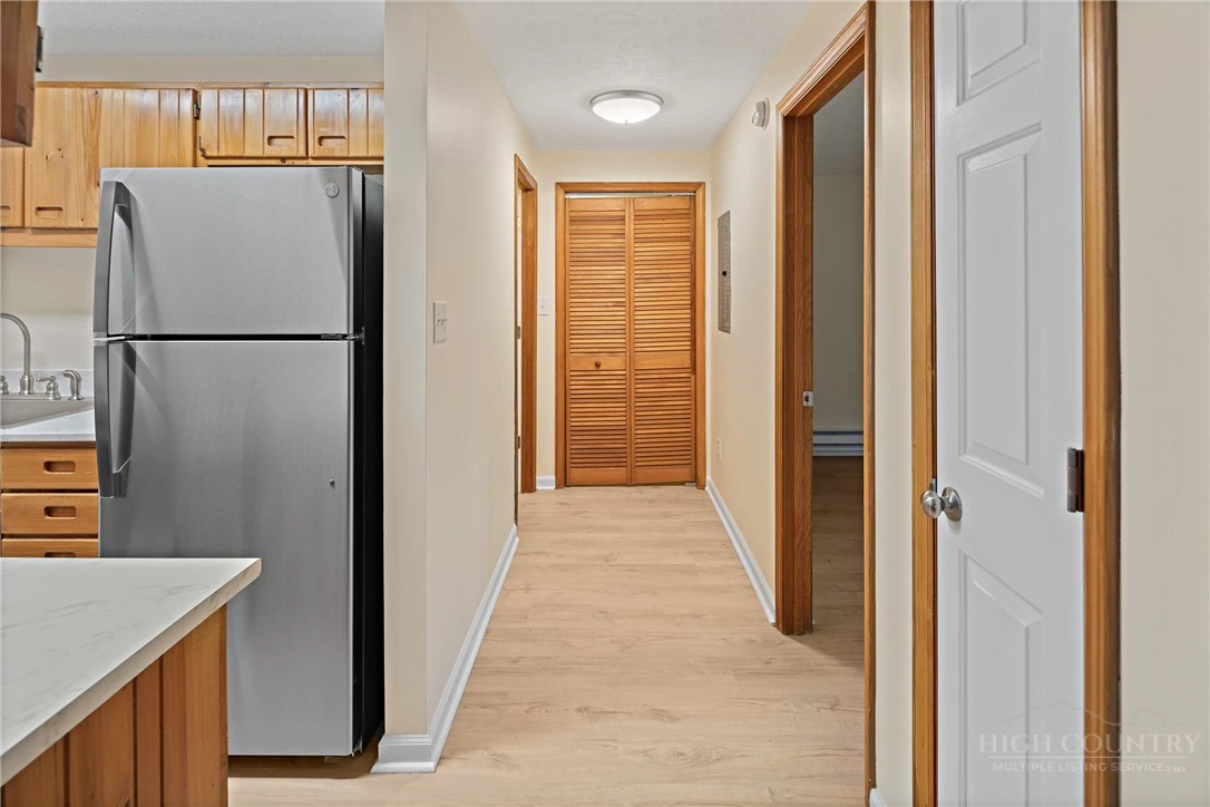 Image number 14 for the current listing