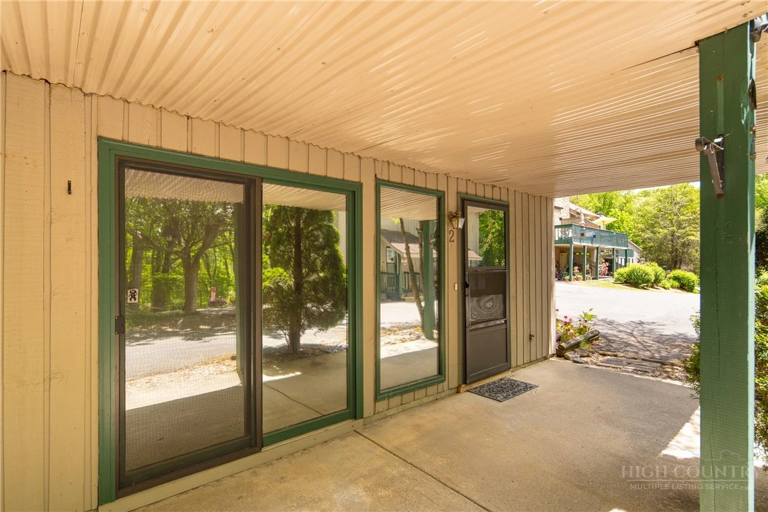 Image number 19 for the current listing