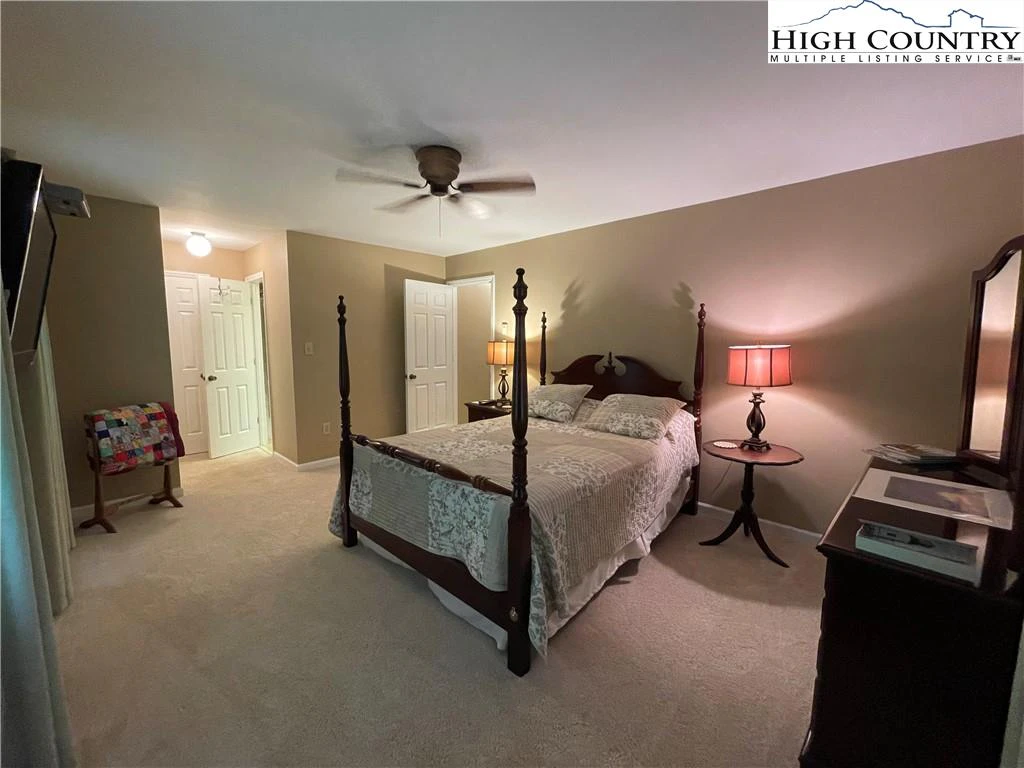 Image number 3 for the current listing