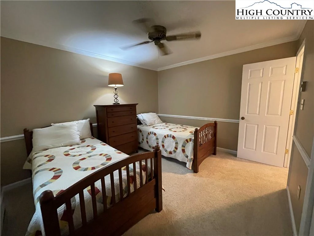 Image number 7 for the current listing